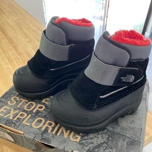 North Face snow boot ***NWT****